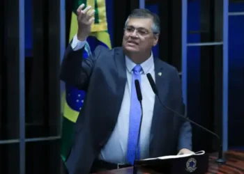 Dino rejeita recurso de Bolsonaro contra multa aplicada pelo TSE