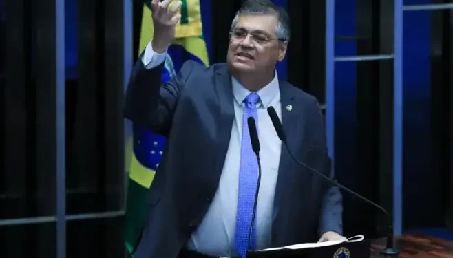 Dino rejeita recurso de Bolsonaro contra multa aplicada pelo TSE