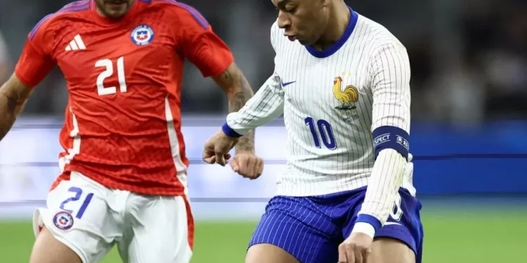 Francia sufrió, pero le remontó a Chile en amistoso en Marsella