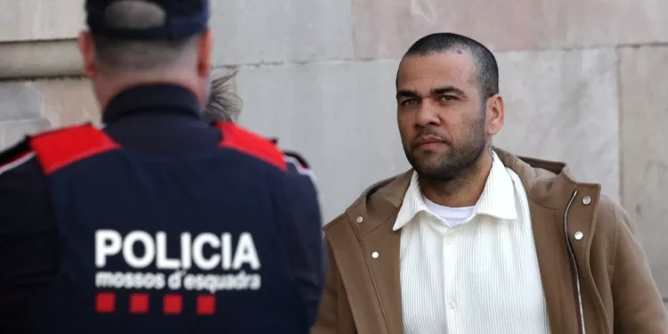 Audiencia de Barcelona rechaza los recursos y mantiene a Dani Alves en decisión provisional