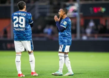 Feyenoord, con Santiago Giménez, no puede versus el peor equipo de la Eredivisie