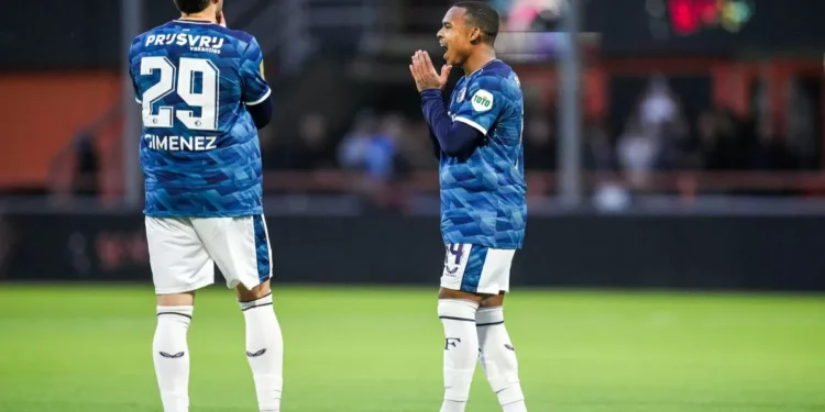 Feyenoord, con Santiago Giménez, no puede versus el peor equipo de la Eredivisie
