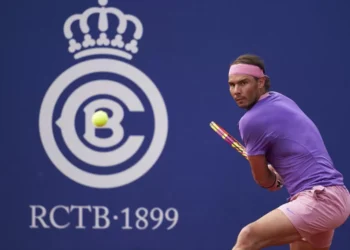 Rafa Nadal se entrena en Barcelona “con las ganas de intentar jugar”