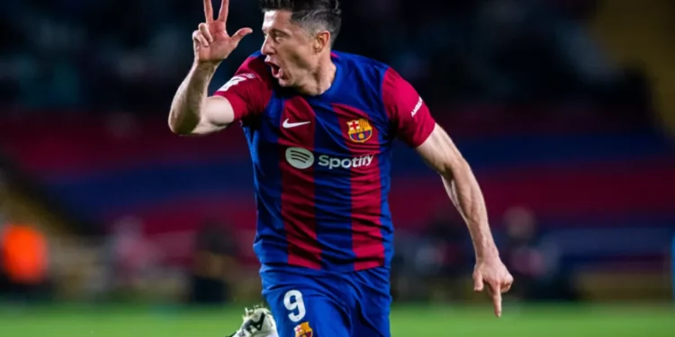 Salva Robert Lewandowski al Barsa en Montjuic | Video
