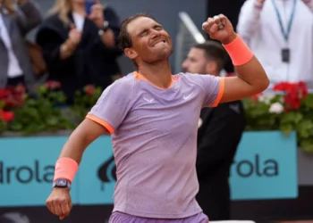 Mutua Madrid Open: Libra Rafa Nadal dura argumento y avanza a Octavos de Final