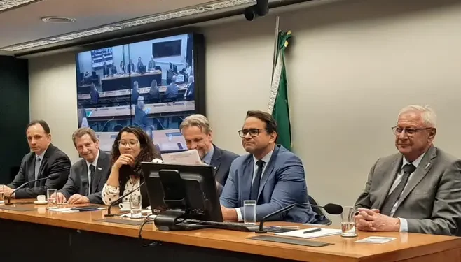 Frente platicar para o Fortalecimento da Indústria Ferroviária Brasileira é lançada com a adesão de 209 deputados