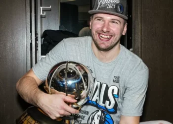 NBA: Los Mavericks arrollan en el poniente y regresan a las finales para enfrentar a Boston | Video