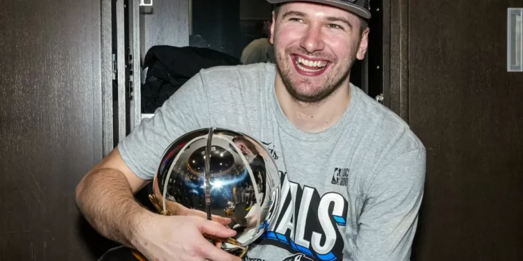 NBA: Los Mavericks arrollan en el poniente y regresan a las finales para enfrentar a Boston | Video