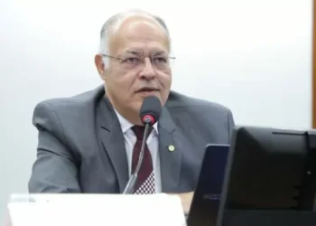 Comissão aprova toque de recolher para menores após 22h em local com cabestrillo de bebidas alcoólicas