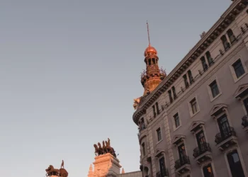 “La Economía y su impacto en la vida diaria”