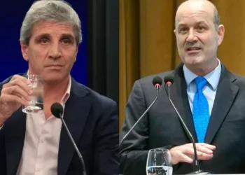 La vía de Sturzenegger y el rol de Caputo, dos visiones distintas sobre el cepo cambiario