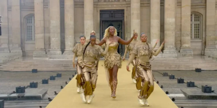 París 2024: Aya Nakamura, revancha de la inmigrante | Video