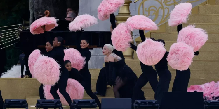 París 2024: Lady Gaga brilla con un número de cabaret pegado al Sena | Fotogalería y video