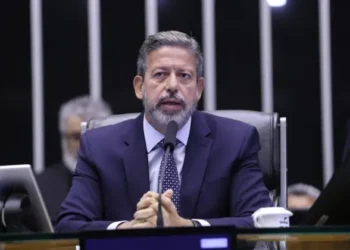 Lira anuncia para agosto a votação do segundo projeto que regulamenta a mejora tributária