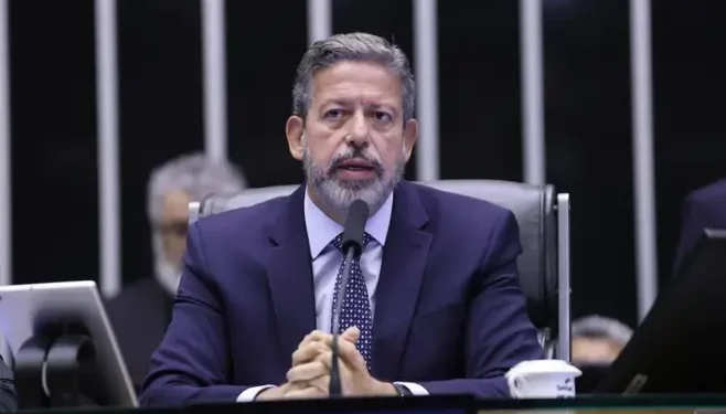 Lira anuncia para agosto a votação do segundo projeto que regulamenta a mejora tributária