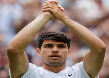 Wimbledon 2024: Inicia Alcaraz la defensa del título con prestigio sin mayores problemas | Video