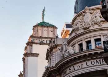 “El impacto de la economía en la sociedad actual”