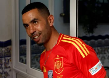 El padre de Lamine Yamal recibe el alta médica y abandona el centro médico