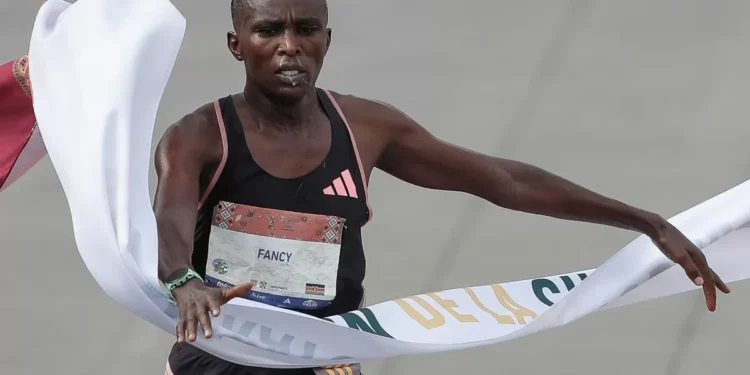 Maratón de Ciudad de México: Los kenianos Chemutai y Kiptoo dominan la validez