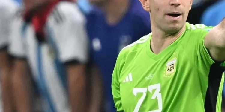 ¿Creamos un monstruo? Revelan que Dibu Martínez cambió por Colombia