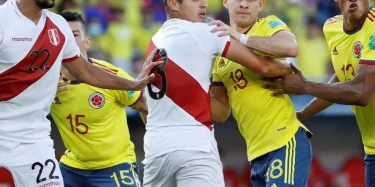 Árbitros definidos para Perú vs Colombia en Eliminatorias