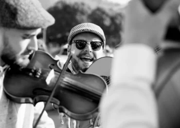 “La Música: Alegría y Bienestar a Través de los Tiempos”