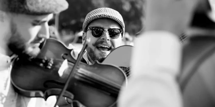 “La Música: Alegría y Bienestar a Través de los Tiempos”