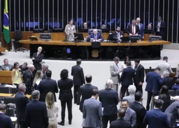Câmara aprova emendas do Senado ao projeto dos combustíveis do esperanza
