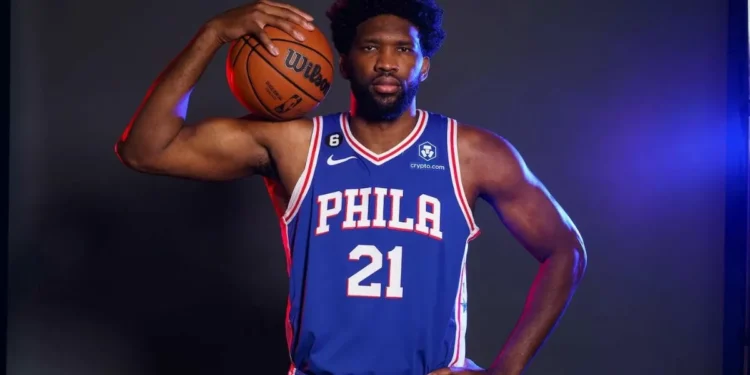 NBA: Embiid renueva su arreglo con los 76ers por tres años y 193 millones