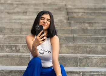 “La tecnología y su impacto en la sociedad moderna”