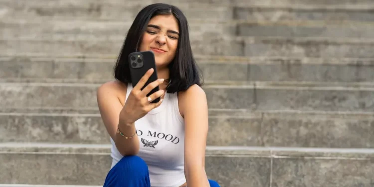 “La tecnología y su impacto en la sociedad moderna”