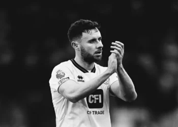 Descarta policía griega móvil criminal en homicidio del futbolista inglés del Panathinaikos | Video