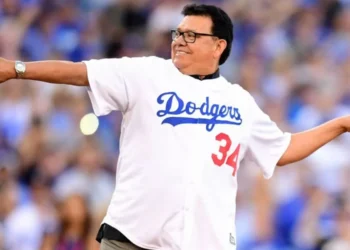 Julio César Chávez pide pedir por la salud del legendario Fernando Valenzuela | Video