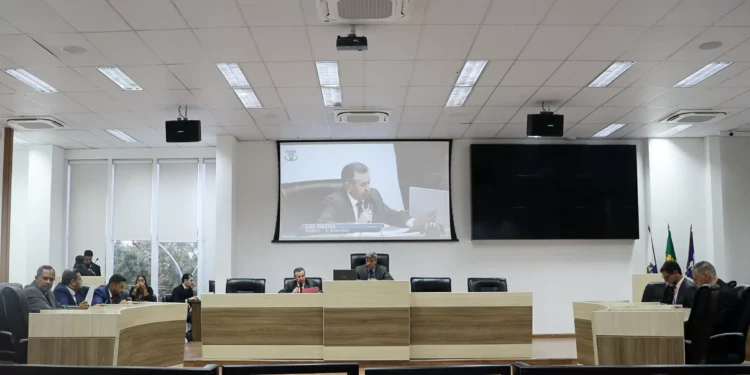 Vereadores pedem segurança no trânsito, escola completo e iluminação pública