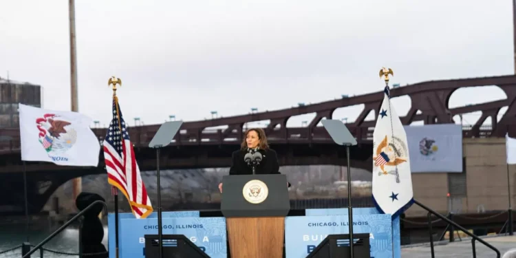 Rinde tributo Kamala Harris al ‘Toro de Etchohuaquila’ | Video