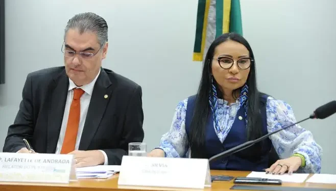 Especialistas defendem que distribuidoras sejam proibidas de gerar energia elétrica