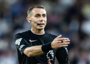 Suspenden a árbitro inglés por insultar a Jürgen Klopp | Video