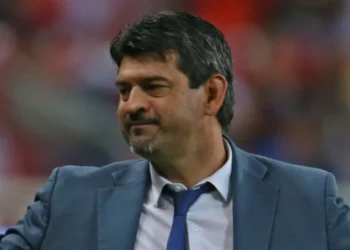 ‘El Diablo máximo’ hace hoyo en uno y se lleva camioneta de lujo