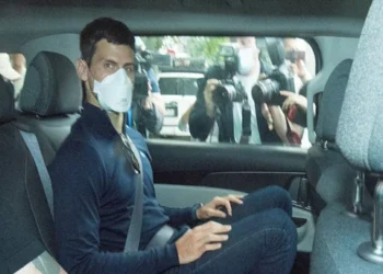 Djokovic revive un ‘trauma’ cuando llega a Australia | Video