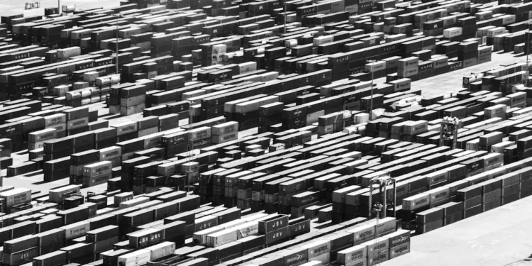 “La Economía: Retos y Oportunidades en la Sociedad Actual”