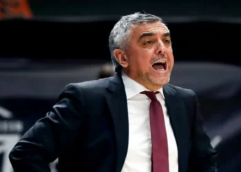 Dan 13 años y medio de cárcel a ex monitor español por agresión sexual a menor