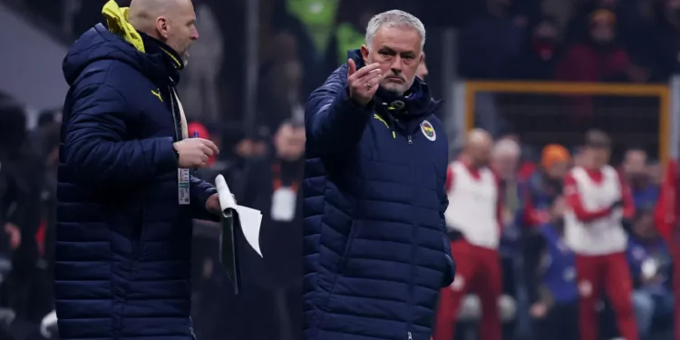 Acusa Galatasaray a José Mourinho por declaraciones racistas | Video