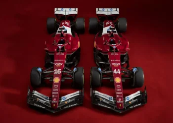 F1: Estrenan Hamilton y Leclerc,  pilotos de Ferrari, el SF-25 | Video