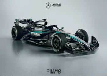 F1: Conocen Russell y Antonelli el nuevo W16 de Mercedes | Video
