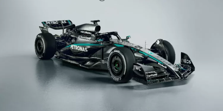 F1: Conocen Russell y Antonelli el nuevo W16 de Mercedes | Video