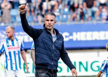 Robin van Persie toma las riendas del Feyenoord