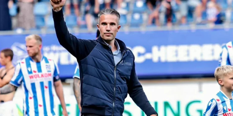 Robin van Persie toma las riendas del Feyenoord