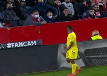 Un año de cárcel para fan que insultó a Carlos Akapo | Video