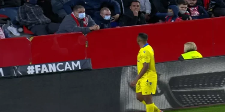 Un año de cárcel para fan que insultó a Carlos Akapo | Video