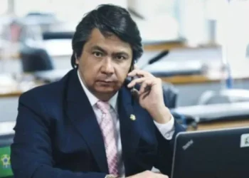 Senador sob lupa: Gastos com cota parlamentar!